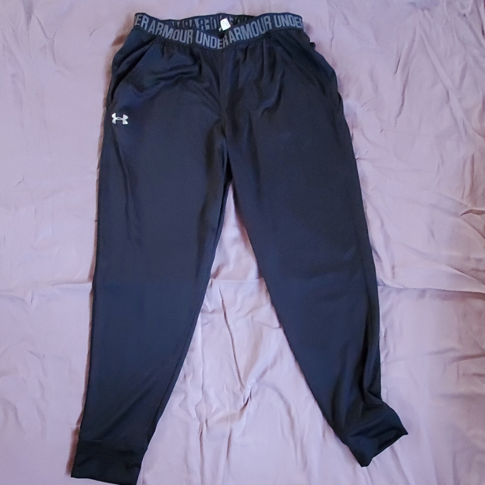 Under armour with pockets